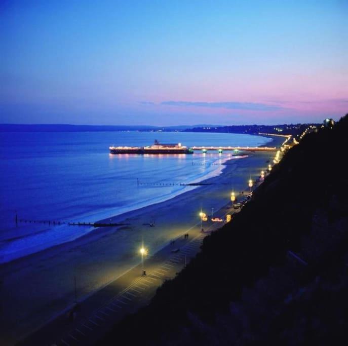 Bournecoast - Stylish Flat With Balcony - Sea Glimpses - 10 Min Walk To Beach - Parking - Wifi - Fm8405 Bournemouth Bagian luar foto