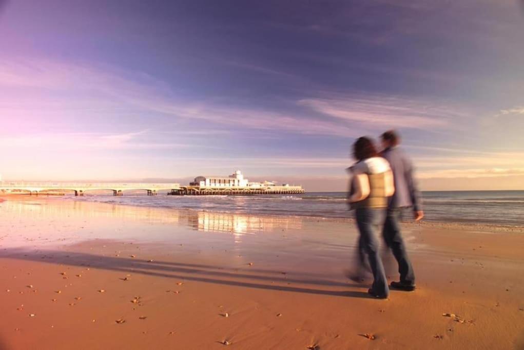 Bournecoast - Stylish Flat With Balcony - Sea Glimpses - 10 Min Walk To Beach - Parking - Wifi - Fm8405 Bournemouth Bagian luar foto