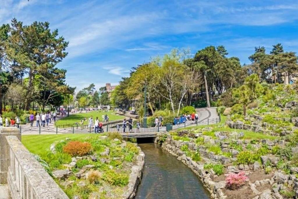 Bournecoast - Stylish Flat With Balcony - Sea Glimpses - 10 Min Walk To Beach - Parking - Wifi - Fm8405 Bournemouth Bagian luar foto