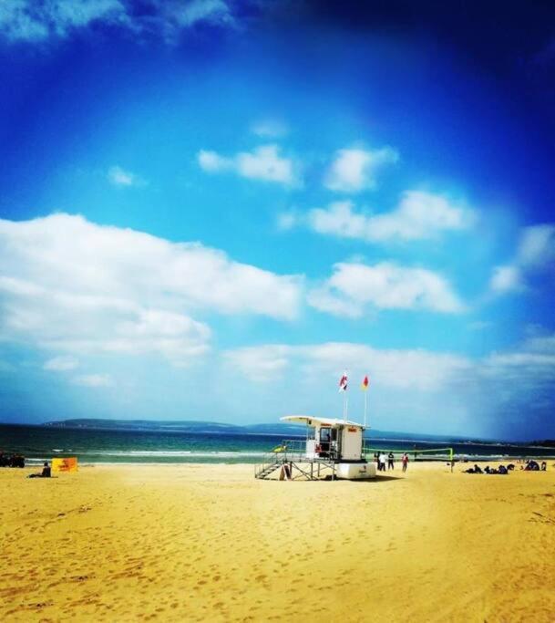 Bournecoast - Stylish Flat With Balcony - Sea Glimpses - 10 Min Walk To Beach - Parking - Wifi - Fm8405 Bournemouth Bagian luar foto