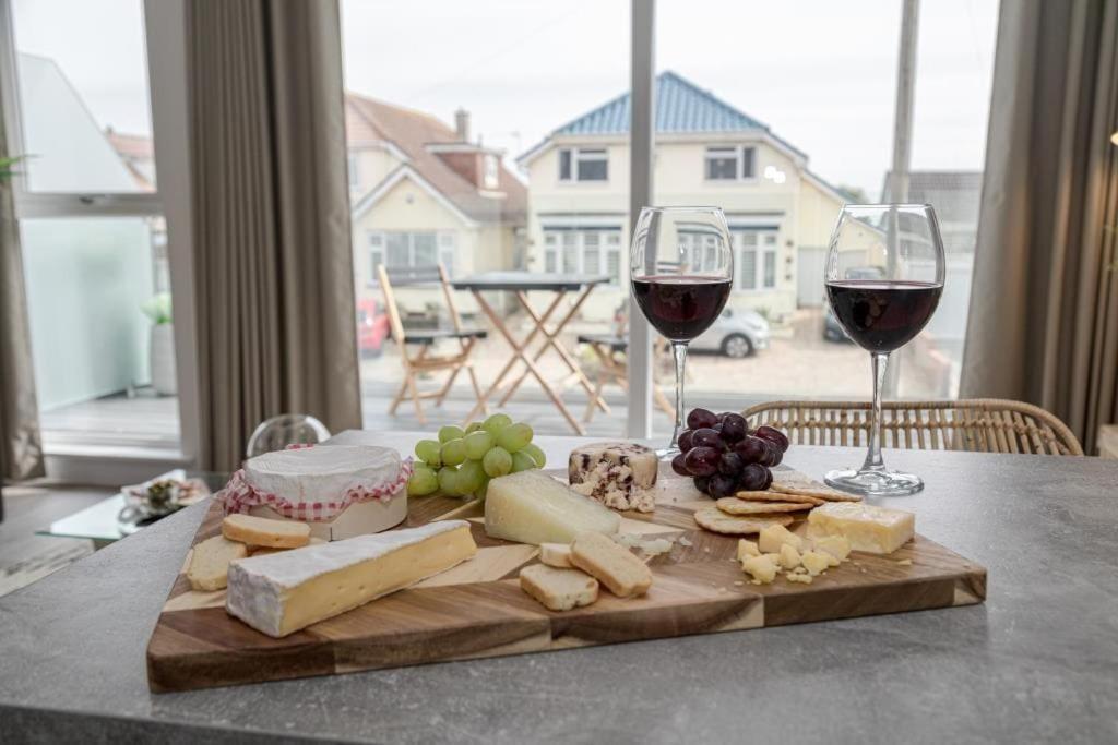 Bournecoast - Stylish Flat With Balcony - Sea Glimpses - 10 Min Walk To Beach - Parking - Wifi - Fm8405 Bournemouth Bagian luar foto